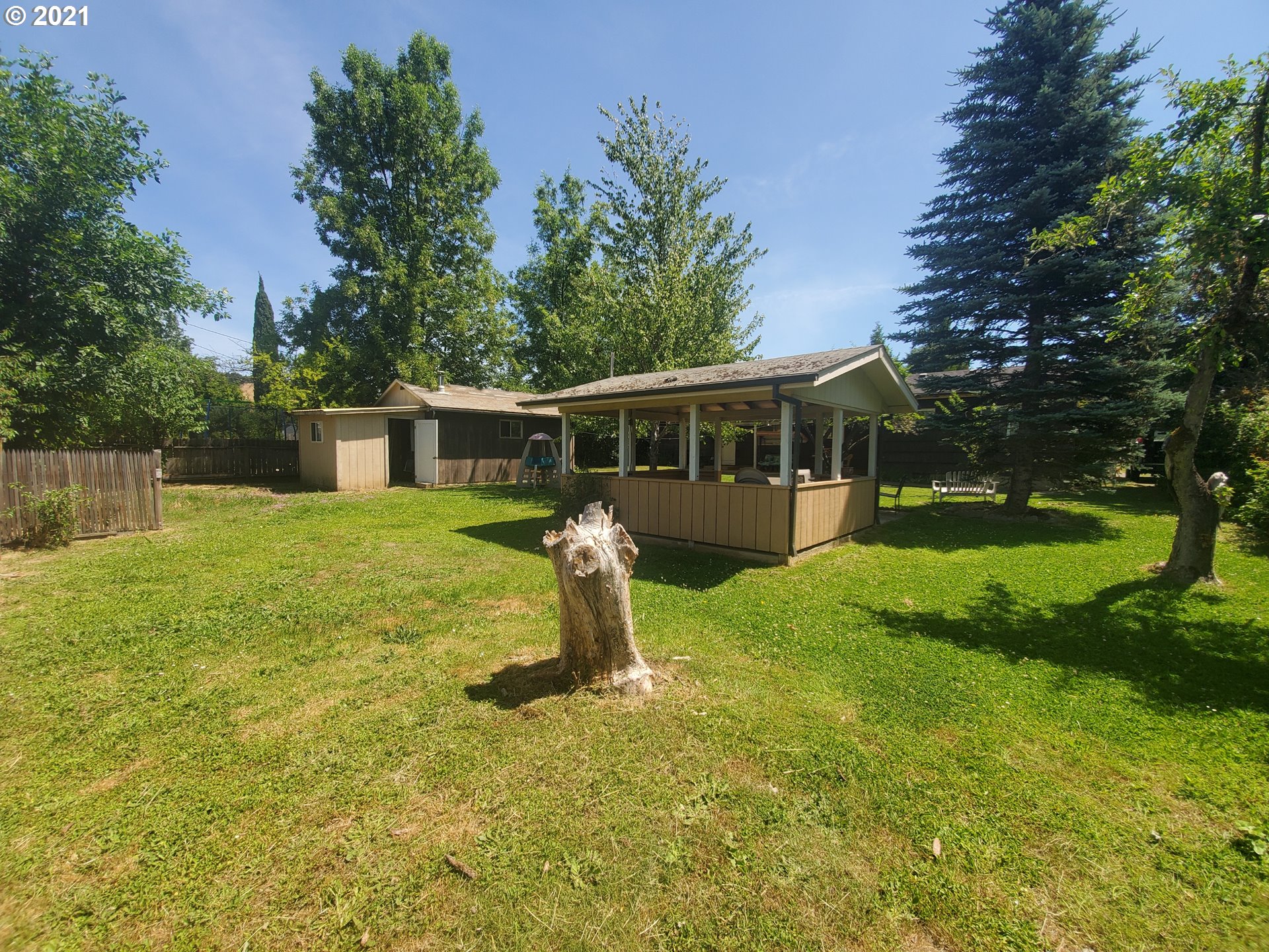 246 Oak Street Riddle, OR 97469 - Photo 9 of 27