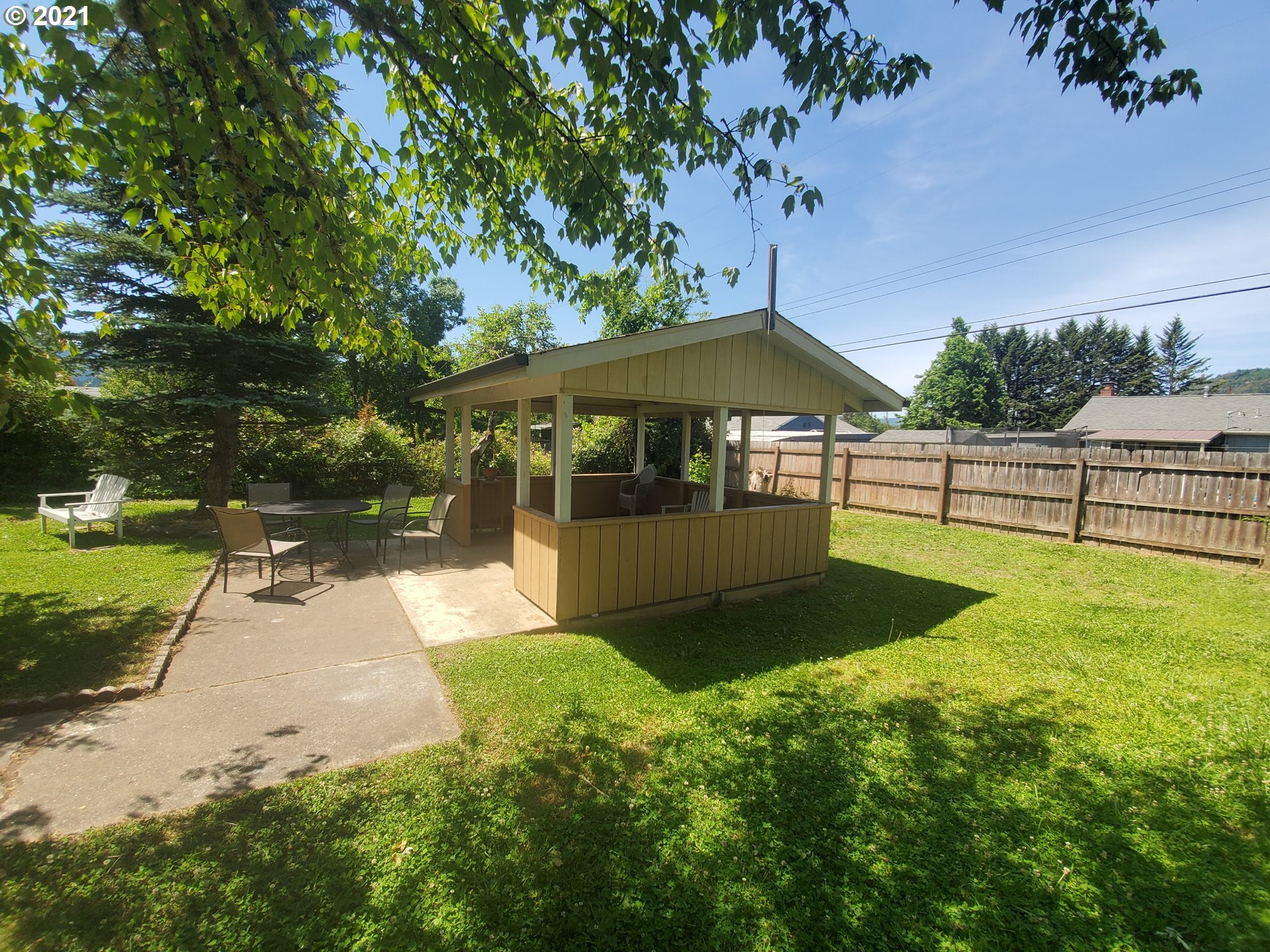 246 Oak Street Riddle, OR 97469 - Photo 10 of 27
