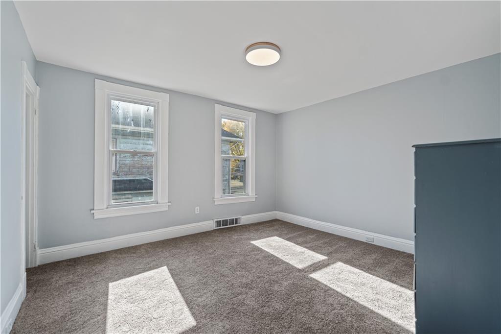726 Market Street, Unit 3 Beaver, PA 15009 - Photo 18 of 24 an empty room with windows