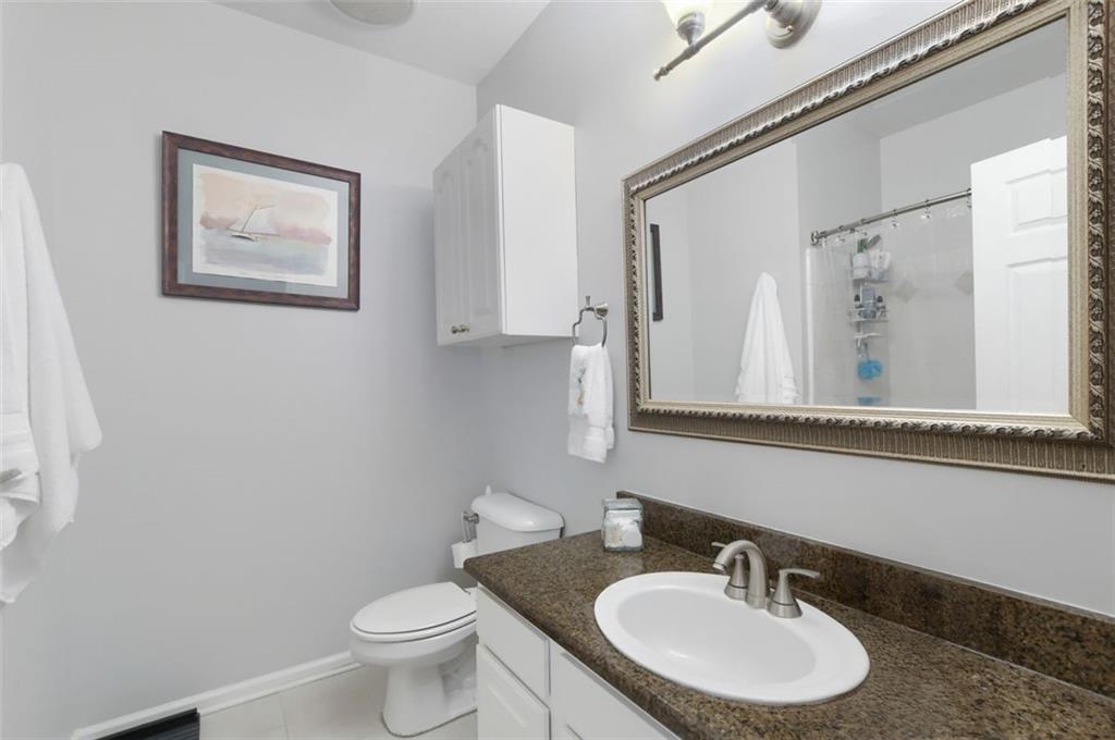 955 Juniper Street Northeast, Unit 4324 Atlanta, GA 30309 - Photo 12 of 26 a bathroom with a toilet a sink and mirror