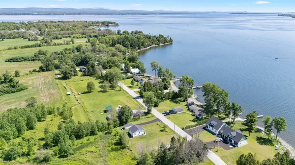 $234,000 | 489 Lakewood Drive, Unit 38, Swanton, VT 05488