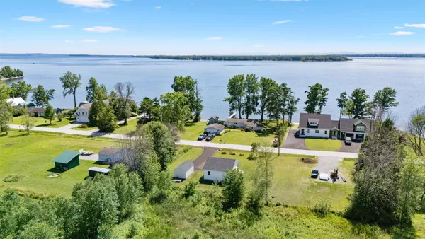 $234,000 | 489 Lakewood Drive, Unit 38, Swanton, VT 05488