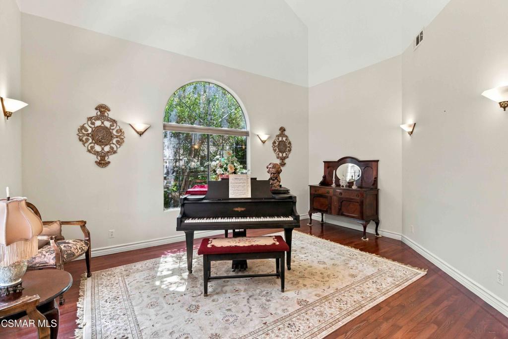 1351 Rainey Road Simi Valley, CA 93063 - Photo 13 of 65 Gallery Image 13
