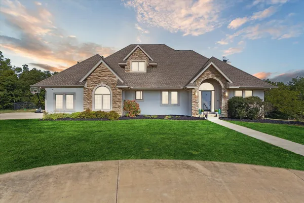 $700,000 | 638 West Cedarville Road, Freeport, IL 61032