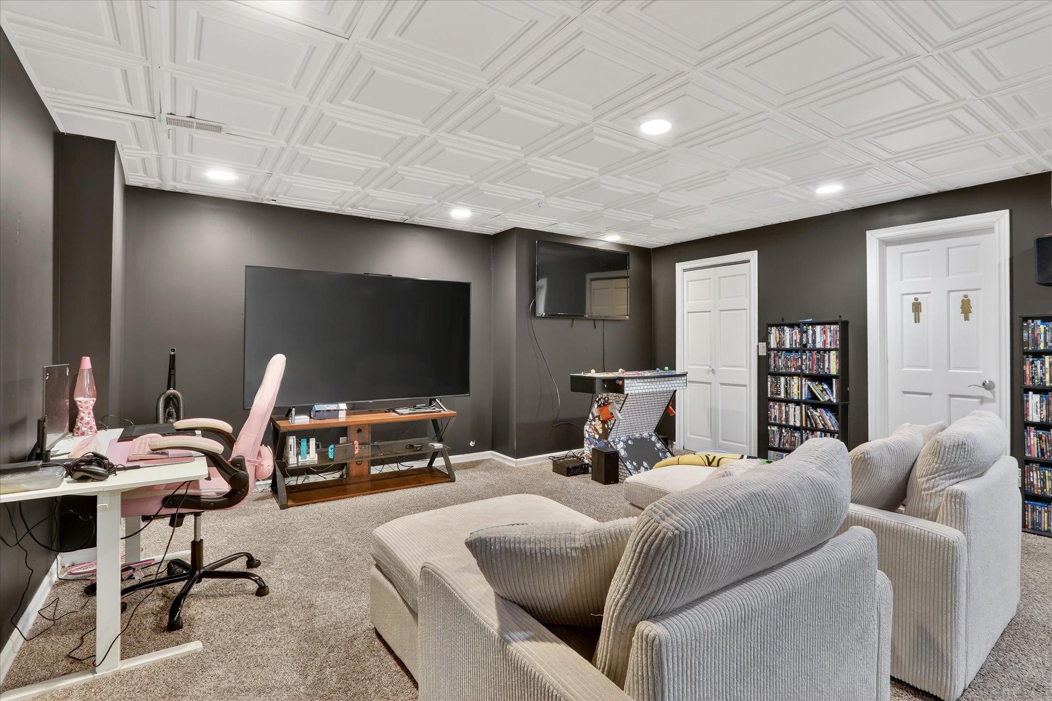 638 West Cedarville Road Freeport, IL 61032 - Photo 11 of 51 a living room with furniture gym equipment and a flat screen tv