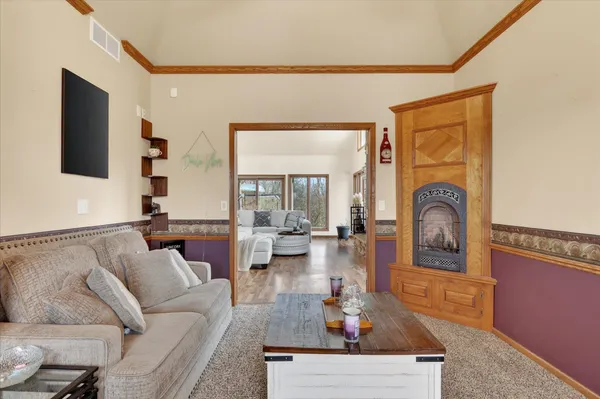 $700,000 | 638 West Cedarville Road, Freeport, IL 61032