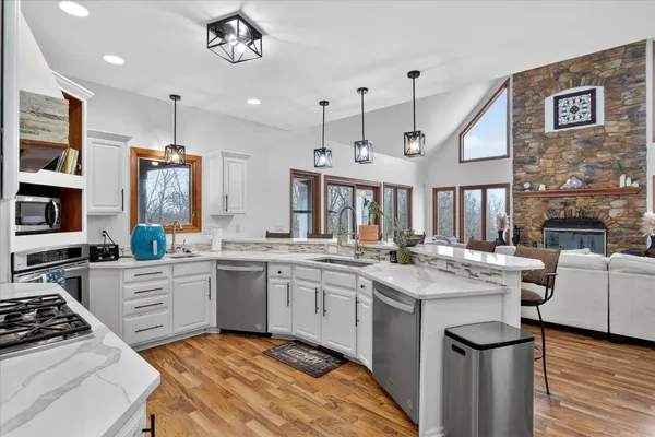 $700,000 | 638 West Cedarville Road, Freeport, IL 61032