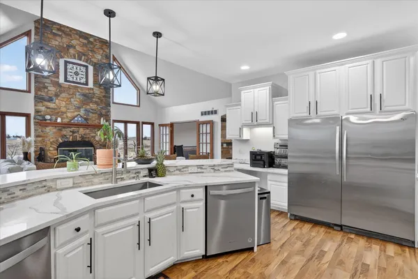 $700,000 | 638 West Cedarville Road, Freeport, IL 61032