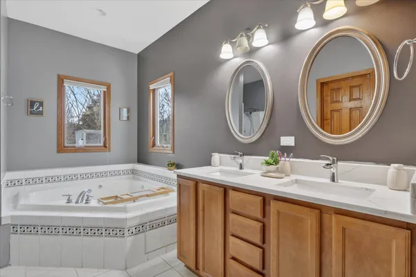 $700,000 | 638 West Cedarville Road, Freeport, IL 61032