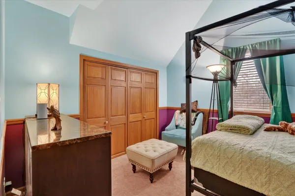 $700,000 | 638 West Cedarville Road, Freeport, IL 61032