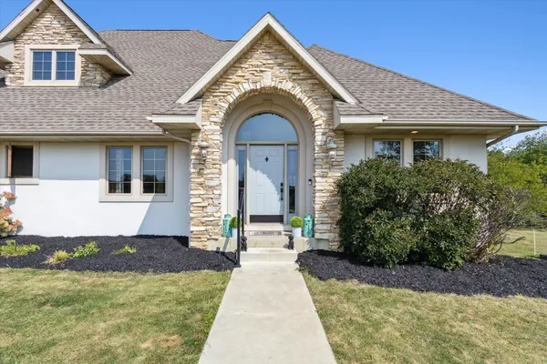 $700,000 | 638 West Cedarville Road, Freeport, IL 61032