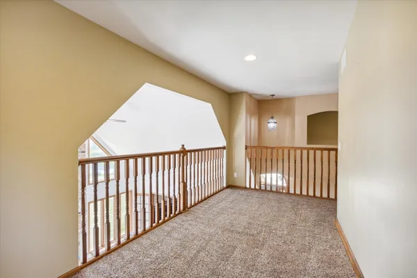 $700,000 | 638 West Cedarville Road, Freeport, IL 61032