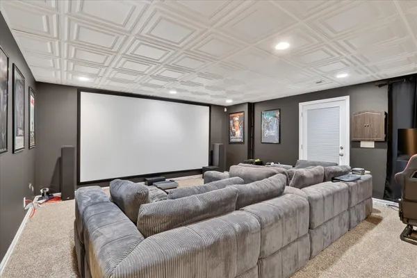 $700,000 | 638 West Cedarville Road, Freeport, IL 61032