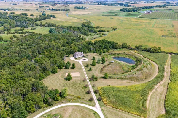 $700,000 | 638 West Cedarville Road, Freeport, IL 61032