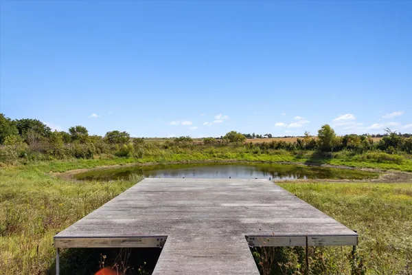 $700,000 | 638 West Cedarville Road, Freeport, IL 61032