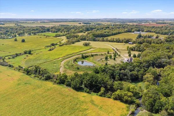 $700,000 | 638 West Cedarville Road, Freeport, IL 61032