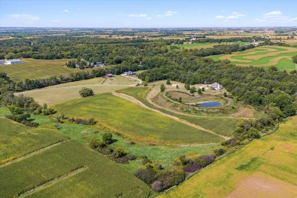 $700,000 | 638 West Cedarville Road, Freeport, IL 61032