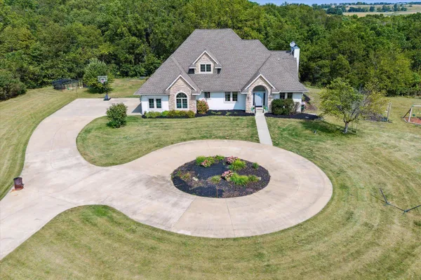 $700,000 | 638 West Cedarville Road, Freeport, IL 61032