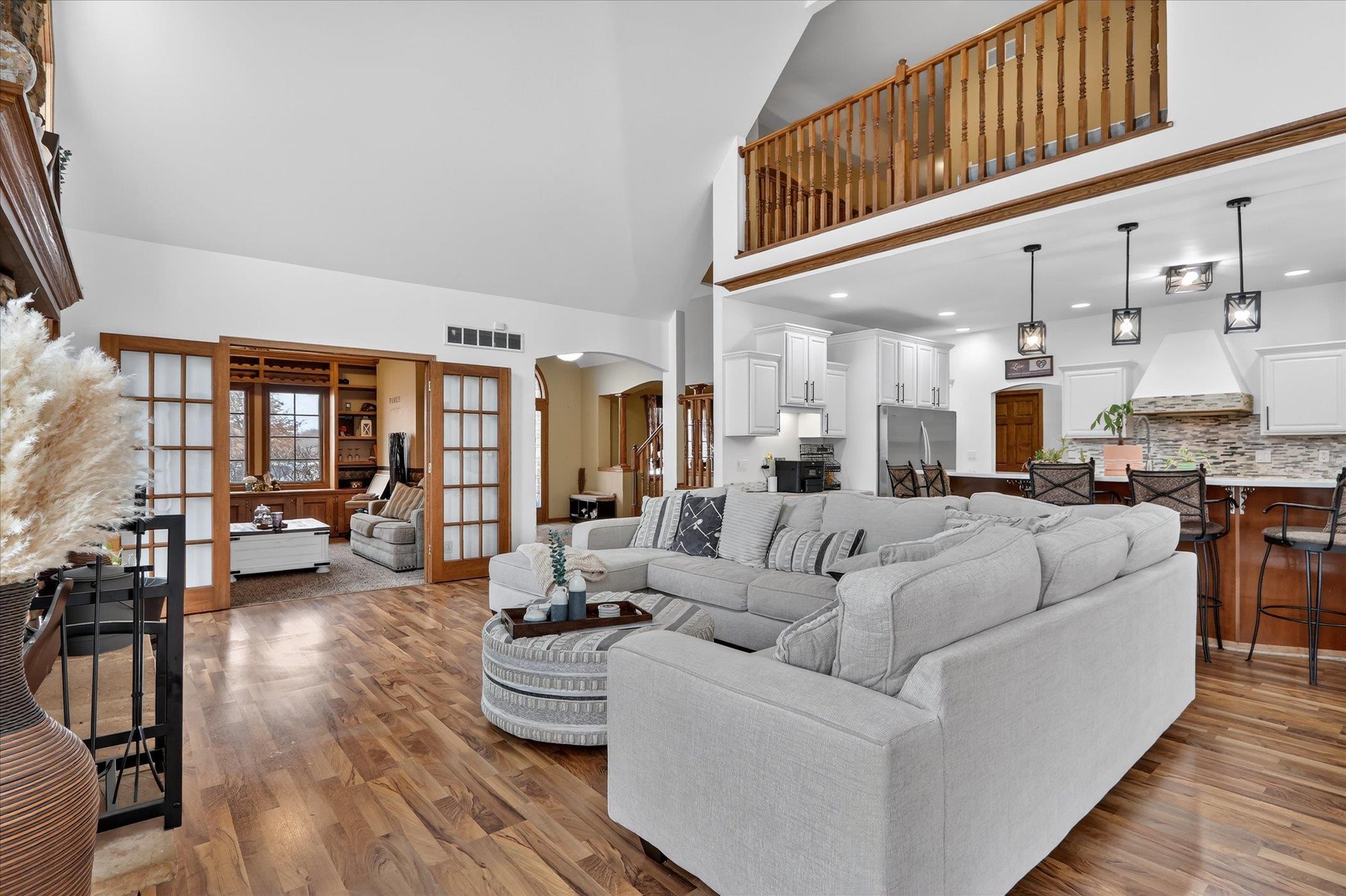 638 West Cedarville Road Freeport, IL 61032 - Photo 8 of 51 a living room with furniture and a large window
