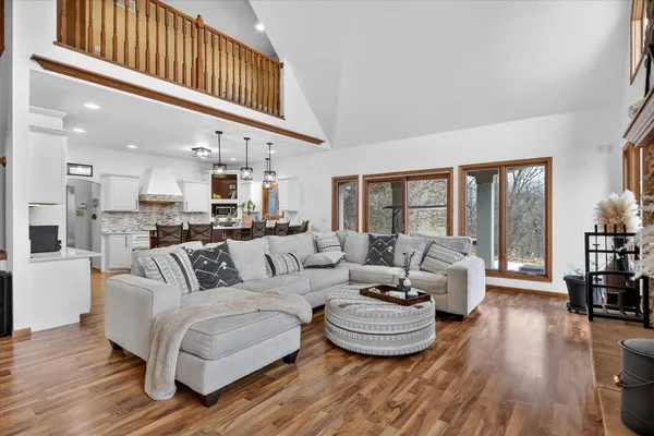 $700,000 | 638 West Cedarville Road, Freeport, IL 61032