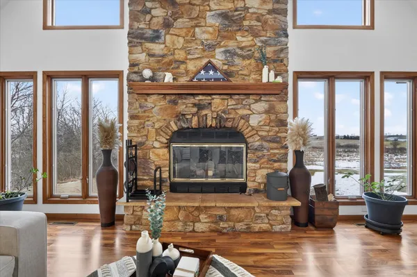 $700,000 | 638 West Cedarville Road, Freeport, IL 61032