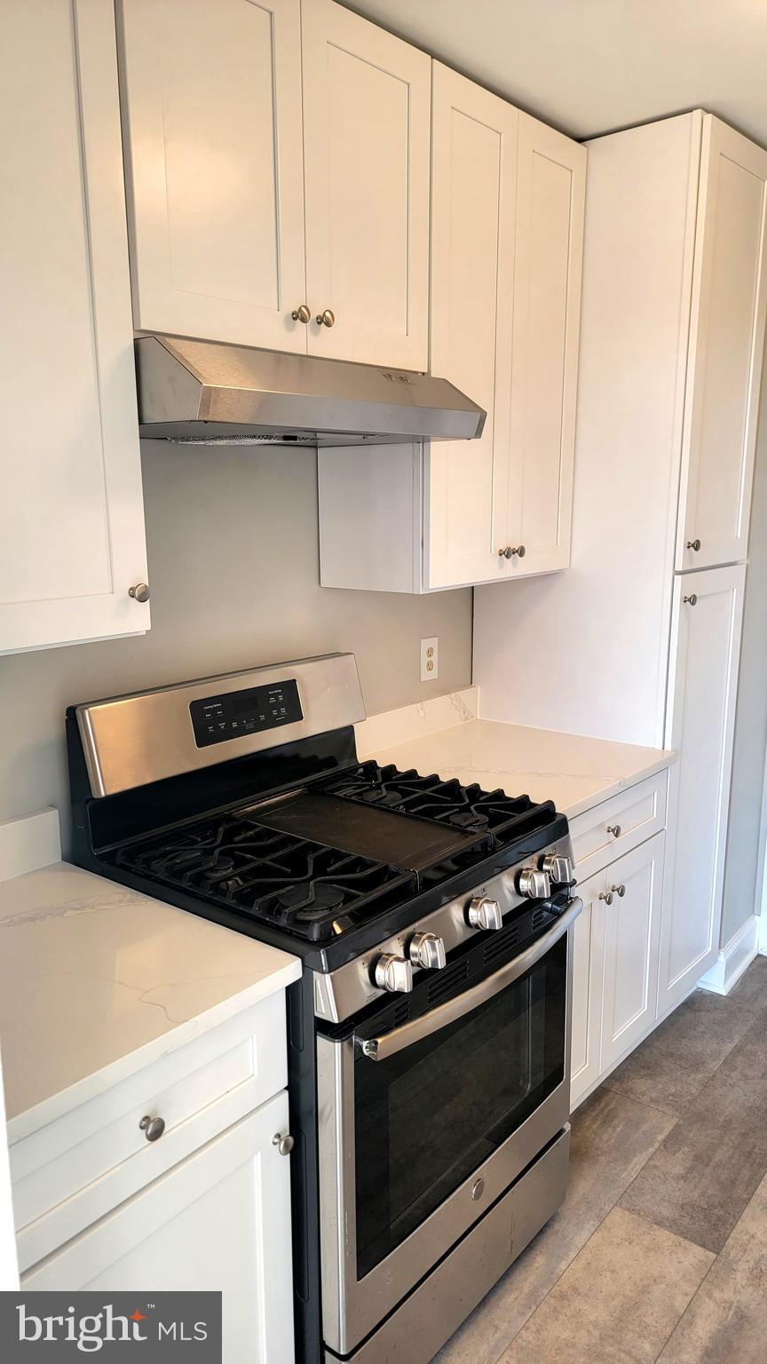301 North Beauregard Street, Unit 903 Alexandria, VA 22312 - Photo 3 of 19 a stove top oven sitting inside of a kitchen