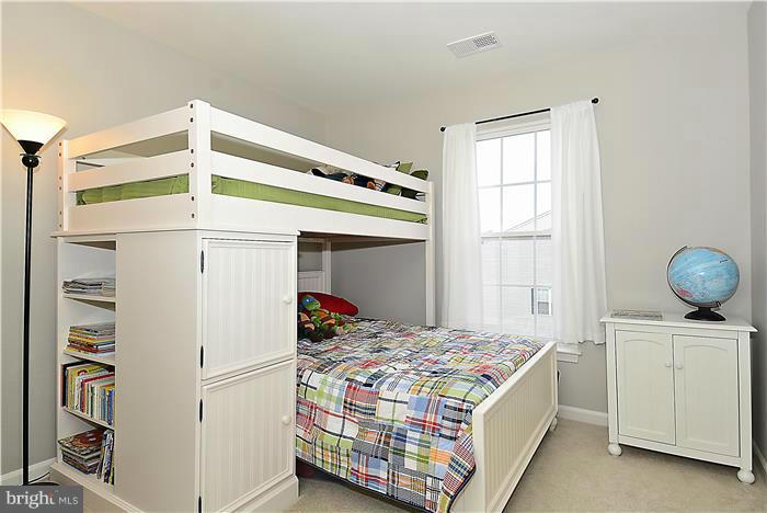 25274 Gothic Square Chantilly, VA 20152 - Photo 17 of 27 Bedroom