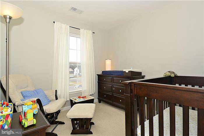 25274 Gothic Square Chantilly, VA 20152 - Photo 18 of 27 Bedroom