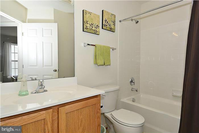 25274 Gothic Square Chantilly, VA 20152 - Photo 19 of 27 Bath