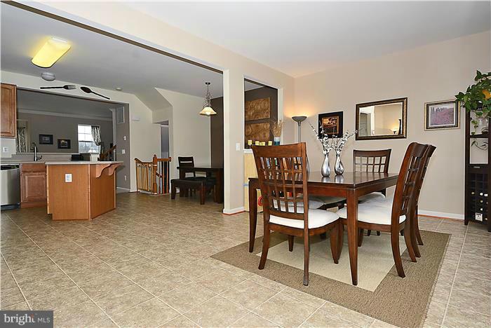 25274 Gothic Square Chantilly, VA 20152 - Photo 20 of 27 Dining Room