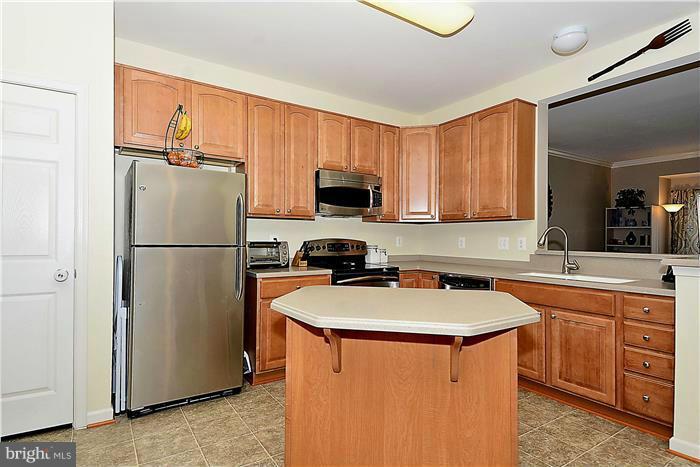 25274 Gothic Square Chantilly, VA 20152 - Photo 3 of 27 Kitchen