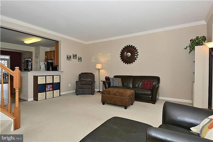 25274 Gothic Square Chantilly, VA 20152 - Photo 21 of 27 Living Room