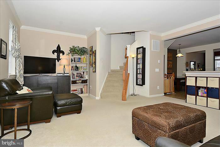 25274 Gothic Square Chantilly, VA 20152 - Photo 22 of 27 Living Room