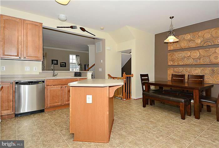25274 Gothic Square Chantilly, VA 20152 - Photo 4 of 27 Kitchen