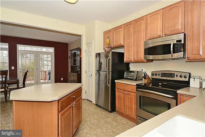 25274 Gothic Square Chantilly, VA 20152 - Photo 5 of 27 Kitchen