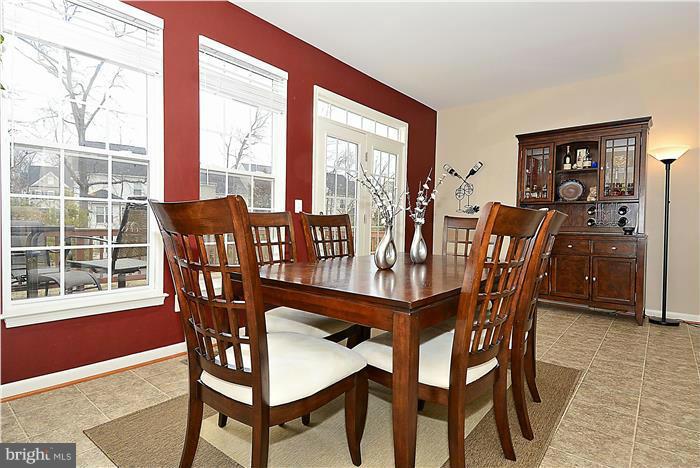 25274 Gothic Square Chantilly, VA 20152 - Photo 6 of 27 Dining Room