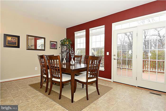 25274 Gothic Square Chantilly, VA 20152 - Photo 9 of 27 Dining Room