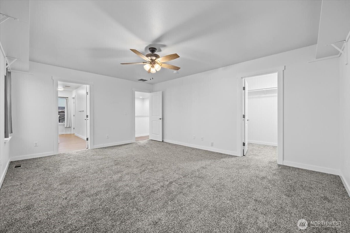 4333 Northwest Commons Drive Pasco, WA 99301 - Photo 17 of 25 an empty room with fan and entrance