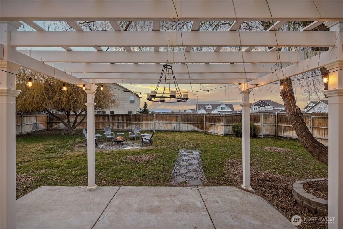 4333 Northwest Commons Drive Pasco, WA 99301 - Photo 23 of 25 a view of a porch