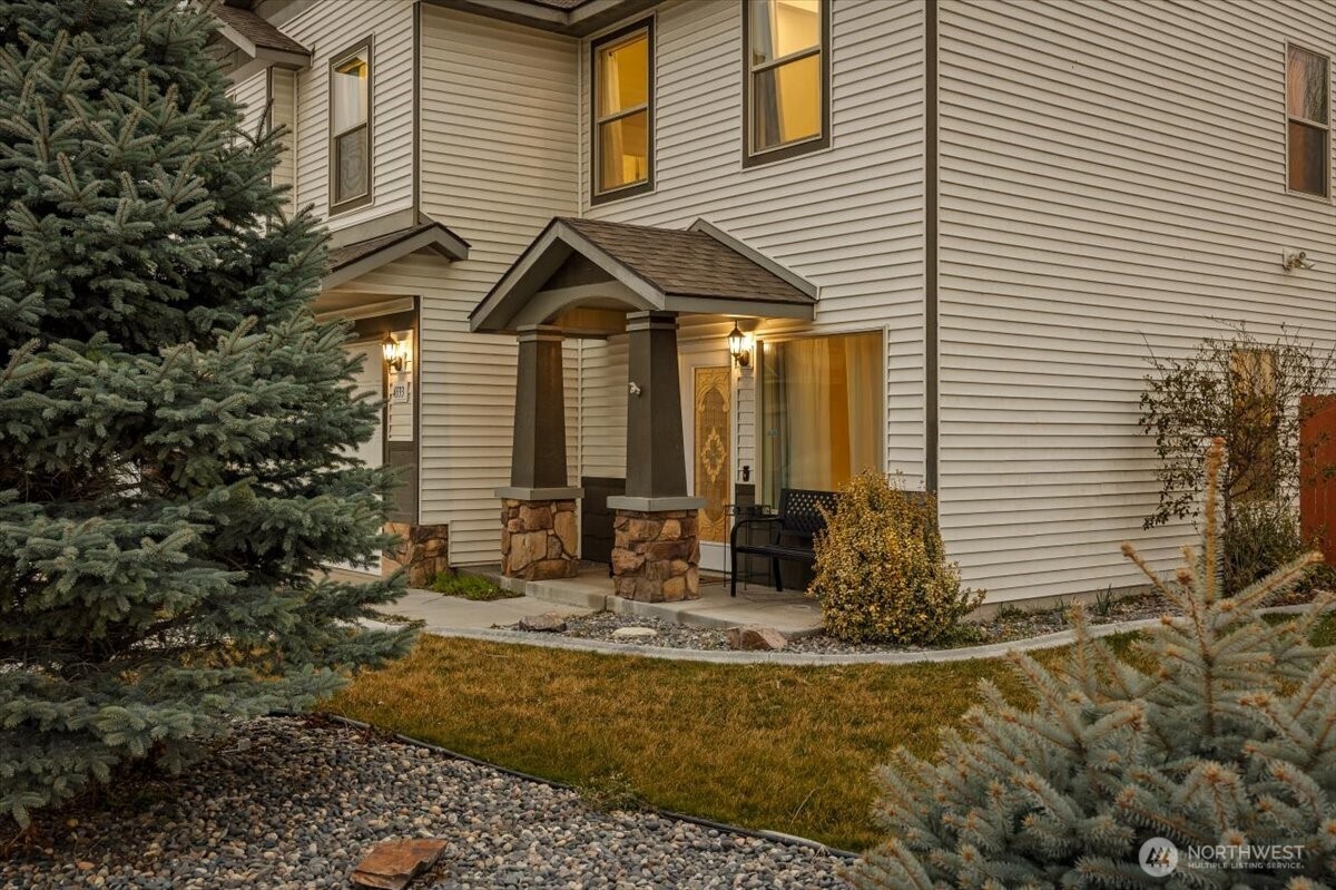 4333 Northwest Commons Drive Pasco, WA 99301 - Photo 24 of 25 a view of house with yard and sitting area
