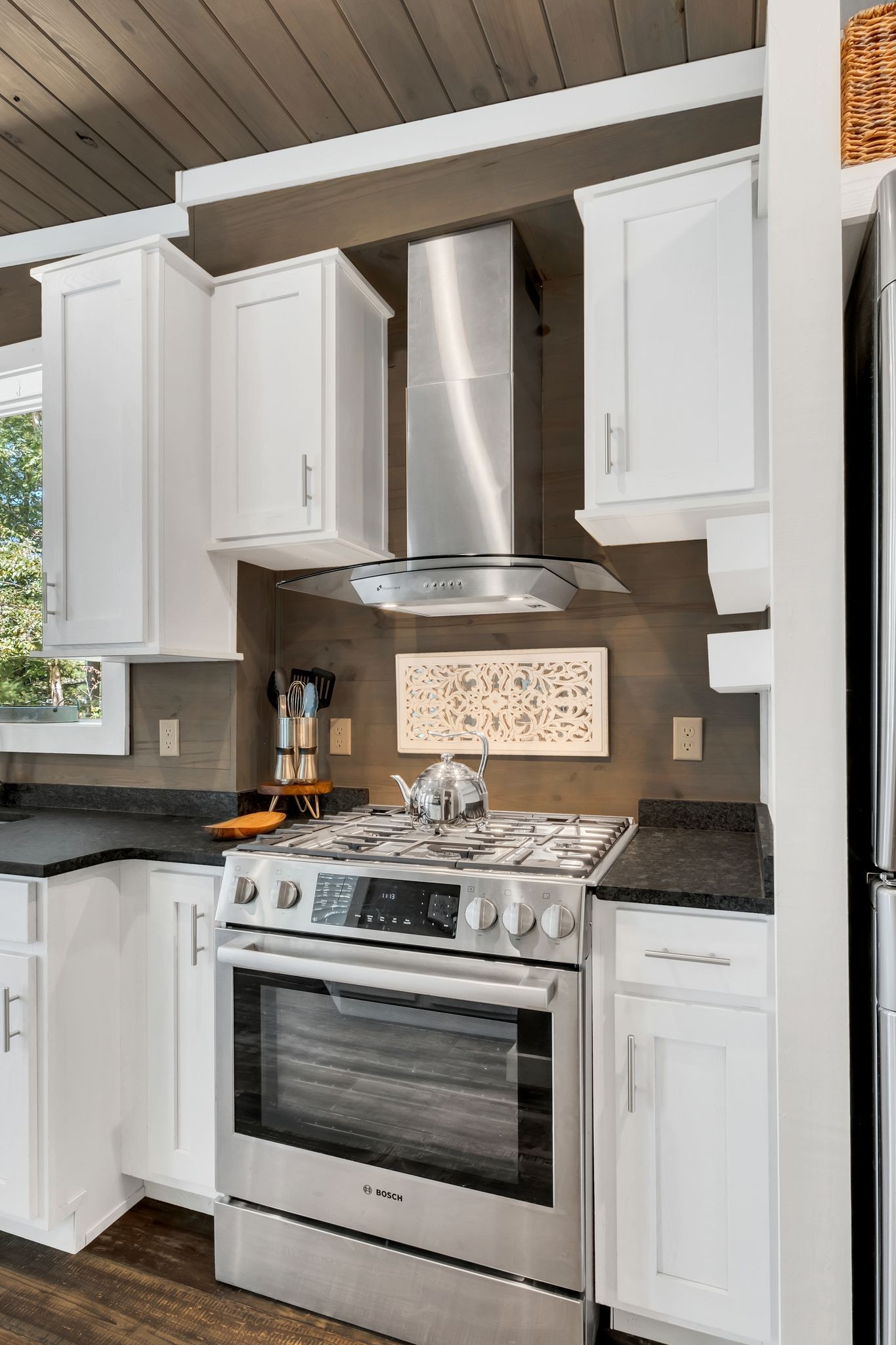 80 Finch Road Tracy City, TN 37387 - Photo 28 of 67 Gas stove