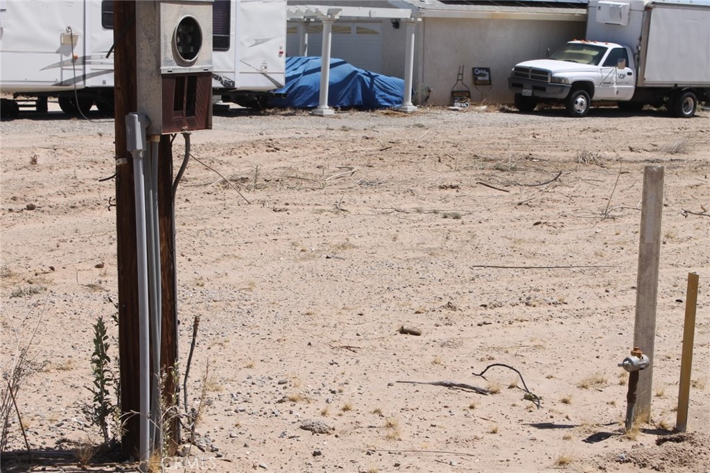 2326 Riviera Drive Blythe, CA 92225 - Photo 4 of 6 a view of a terrace yard