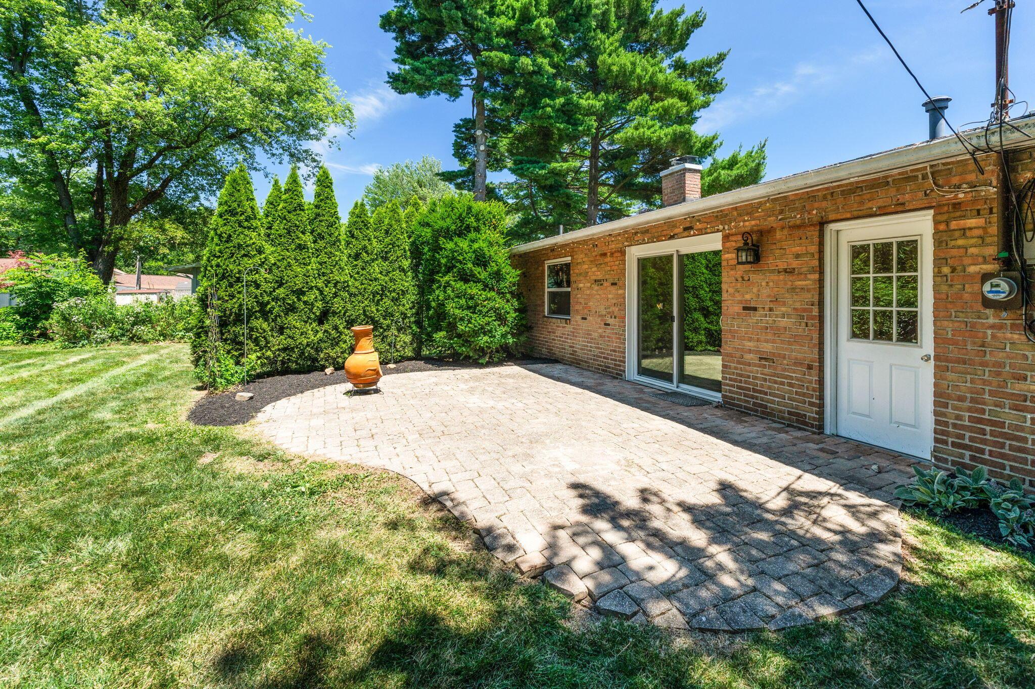 307 Rivers End Road Columbus, OH 43230 - Photo 5 of 43 Paver Patio