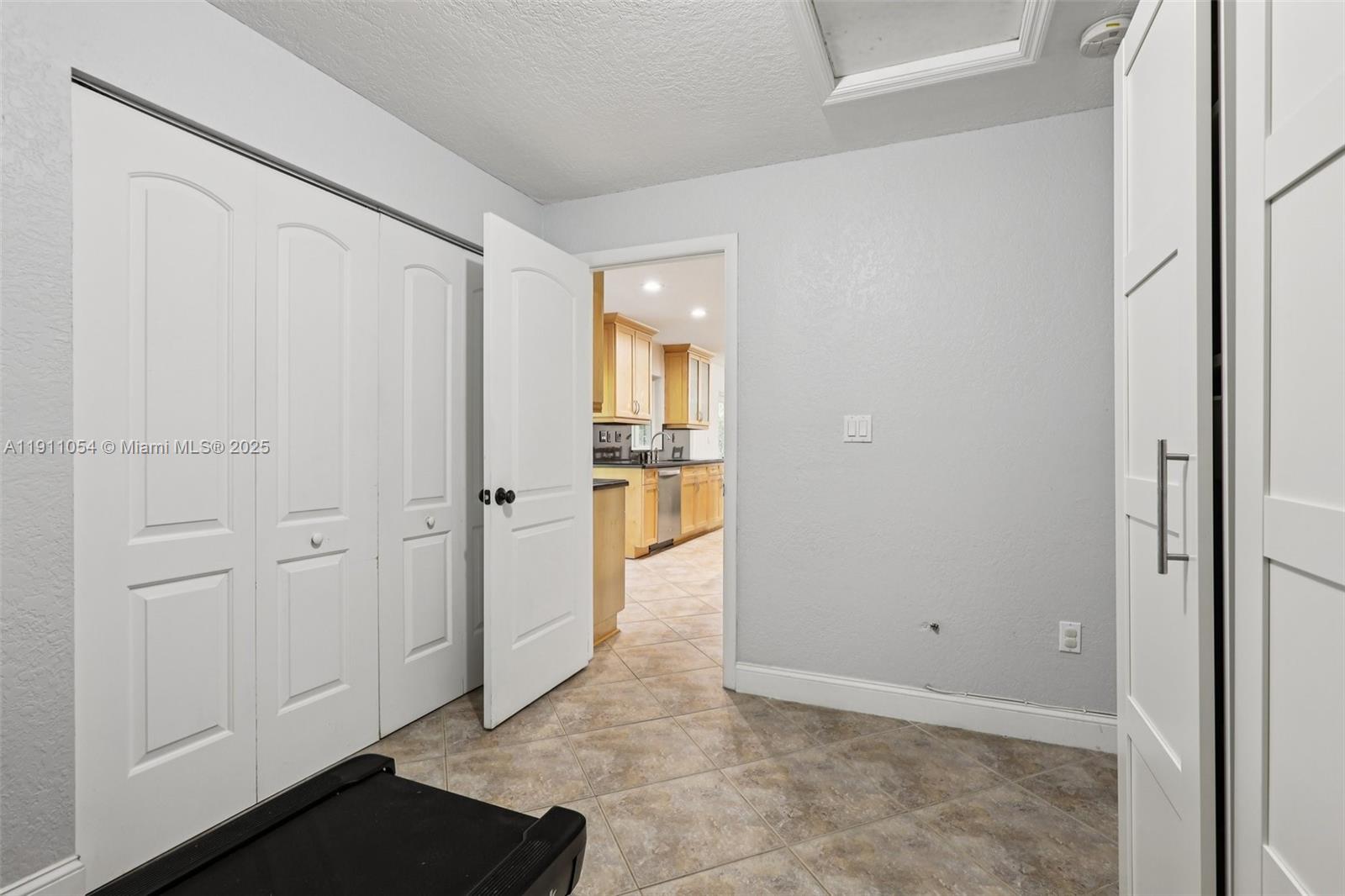 6721 Southwest 135th Avenue Miami, FL 33183 - Photo 19 of 66 a view of an empty room