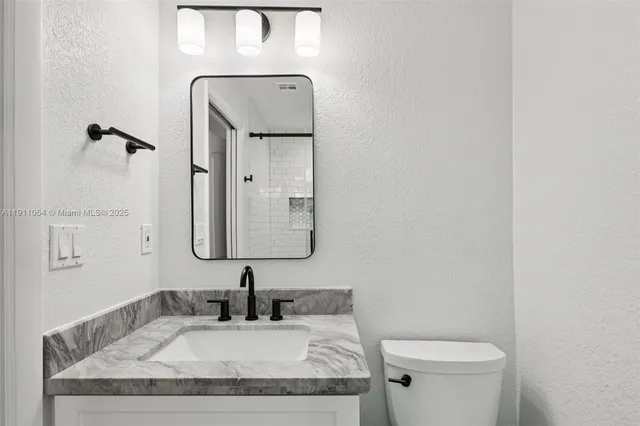 $784,900 | 6721 Southwest 135th Avenue, Miami, FL 33183