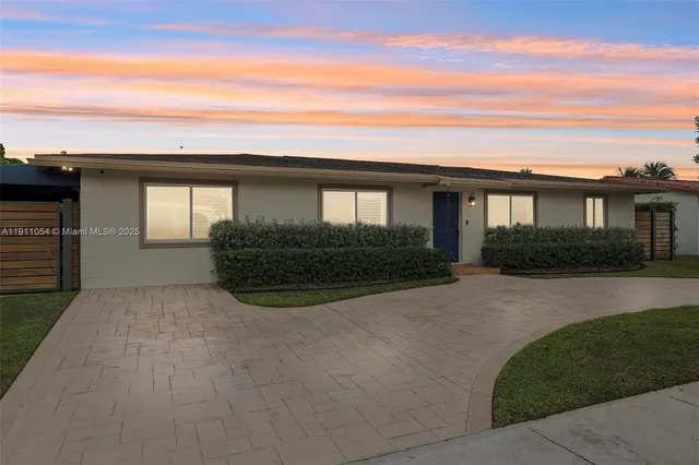 $784,900 | 6721 Southwest 135th Avenue, Miami, FL 33183