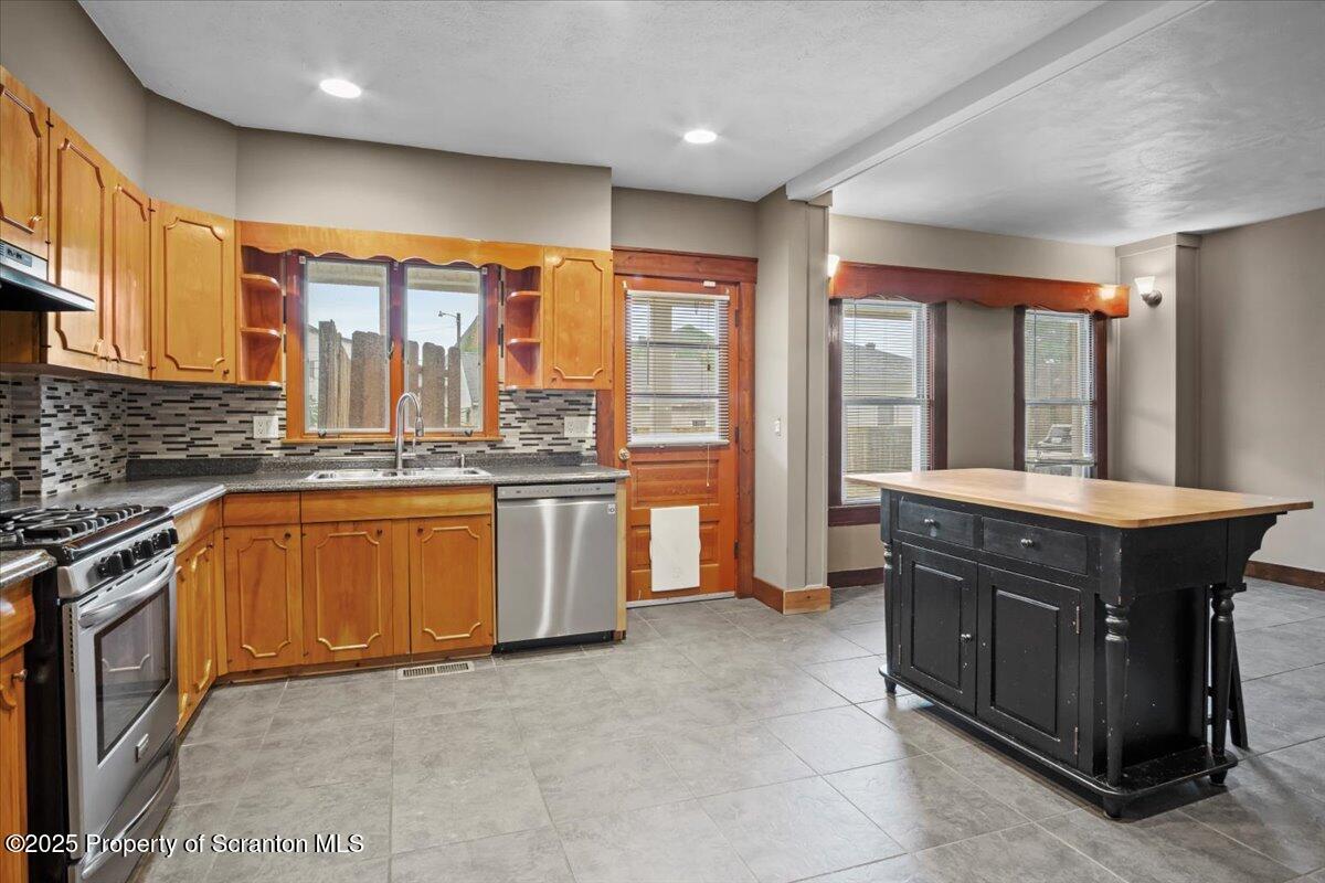 1076 Cottage Avenue Scranton, PA 18508 - Photo 11 of 30 12-DSC03349