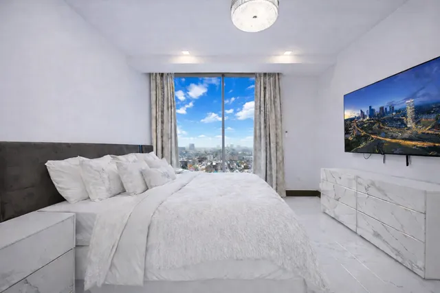 $8,000 | 1711 Allen Parkway, Unit 1907, Houston, TX 77019