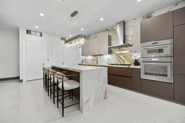 $8,000 | 1711 Allen Parkway, Unit 1907, Houston, TX 77019