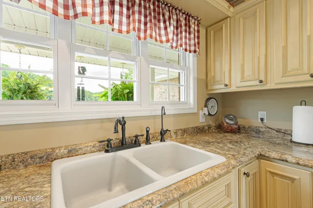 $800,000 | 287 R S Marcum Road, Oneida, TN 37841